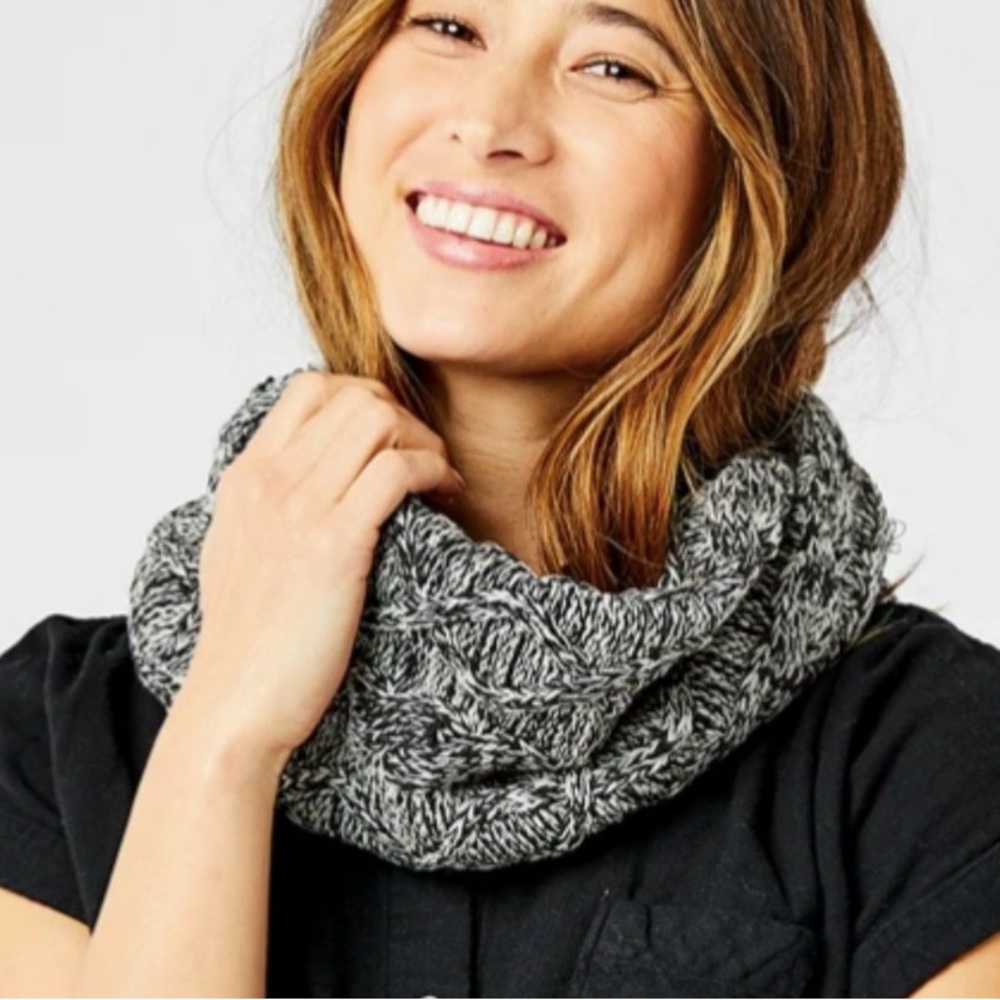 Carve Designs Walsh Marled Cable Knit Infinity Scarf, OS NWT